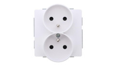 DECO Mechanizm gniazda podwójnego do ramki DECO Soft z uziemieniem 2x(2P+Z) (przesłony torów prądowych), biały mat 25DGPRSO-2zp