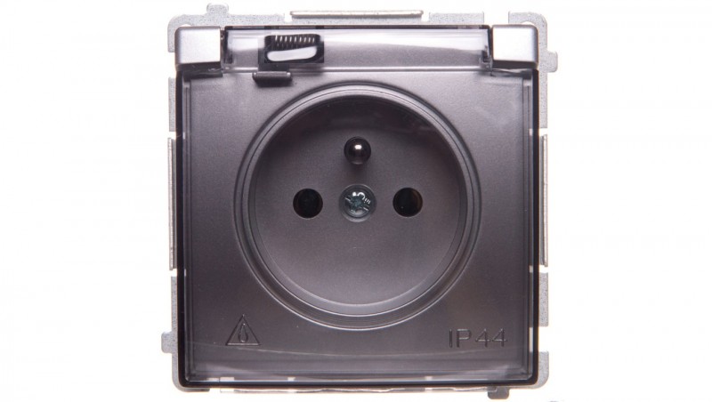 Simon Basic Gniazdo pojedyncze z/u bryzgoszczelne IP44 16A 250V srebrny mat BMGZ1B.01/43A Simon Basic Gniazdo pojedyncze z/u bryzgoszczelne IP44 16A 250V srebrny mat BMGZ1B.01/43A