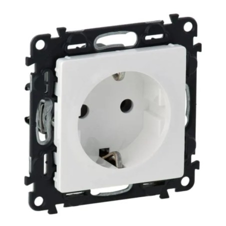 VALENA LIFE gniazdo 2 P+Z z przesłoną, białe 16 A – 250 V, 753120