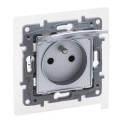 Niloe Selection Gniazdo 2p+z IP44 16A 250V z przesłoną, zaciski śrubowe aluminium 762137