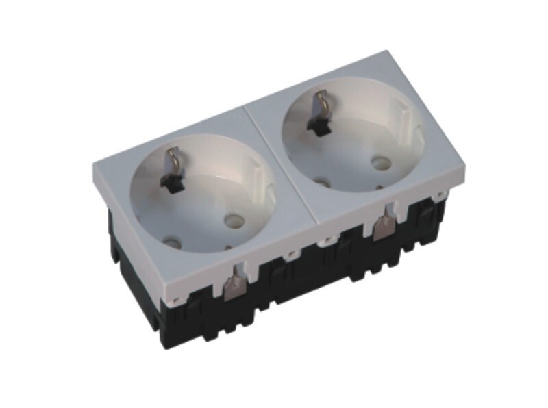 GNIAZDO ELEKTRYCZNE PODWÓJNE SCHUKO 2x2P+Z AKS ZIELONKA BIAŁE GNIAZDO ELEKTRYCZNE PODWÓJNE SCHUKO 2x2P+Z AKS ZIELONKA BIAŁE