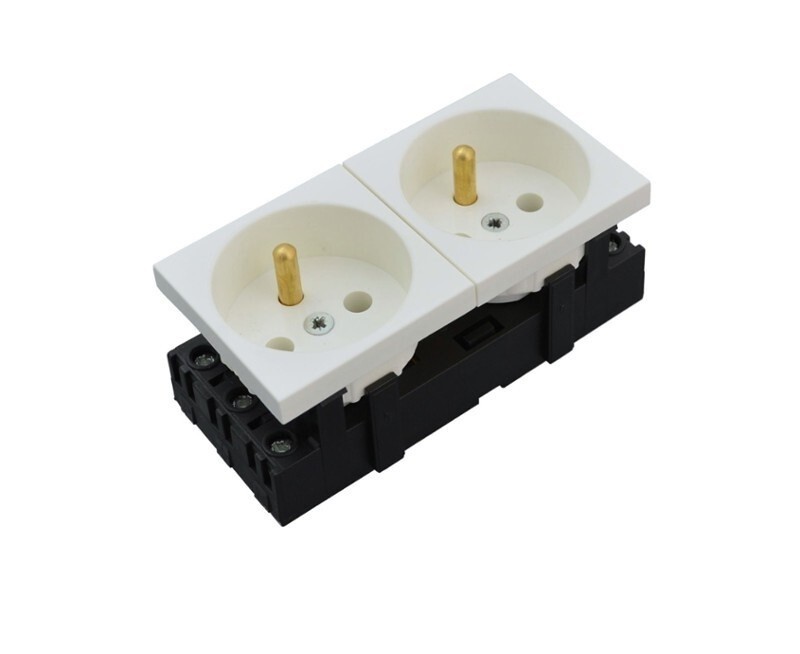 Gniazdo Elektryczne Podwójne 2x2P+Z AKS Zielonka Białe Uziemienie Gniazdo Elektryczne Podwójne 2x2P+Z AKS Zielonka Białe Uziemienie