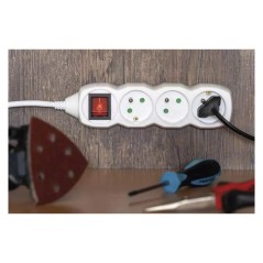 Przedłużacz z wyłącznikiem 4-gniazda z/u 10m /H05VV-F 3G1/ biały P1410